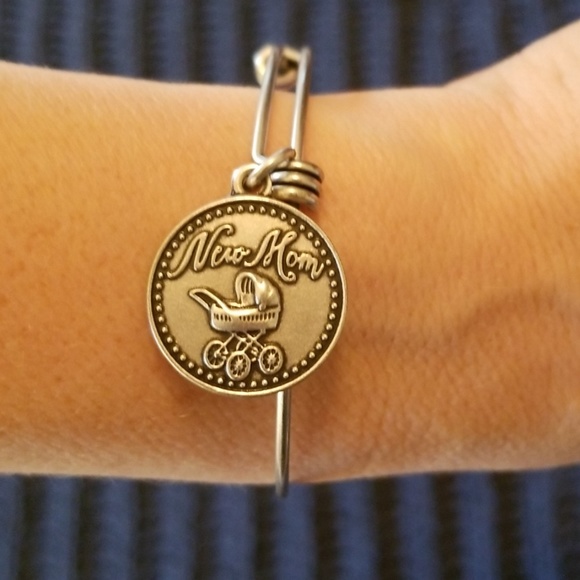 NWOT Gift! Bella Ryann New Mom Silver Bangle - Picture 1 of 5